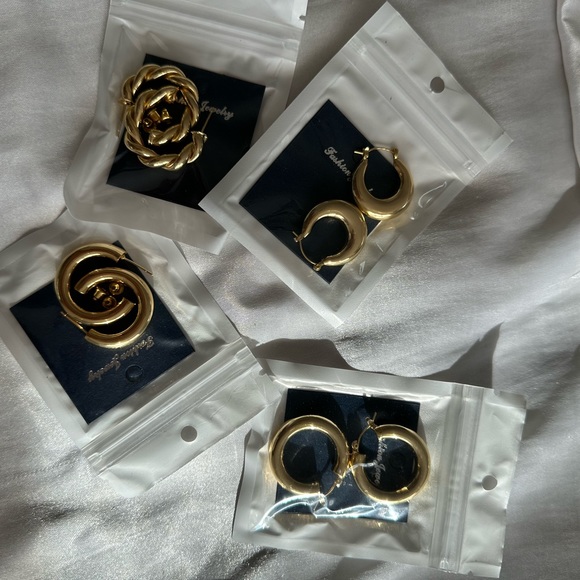 Gold hoop earrings - Picture 2 of 2